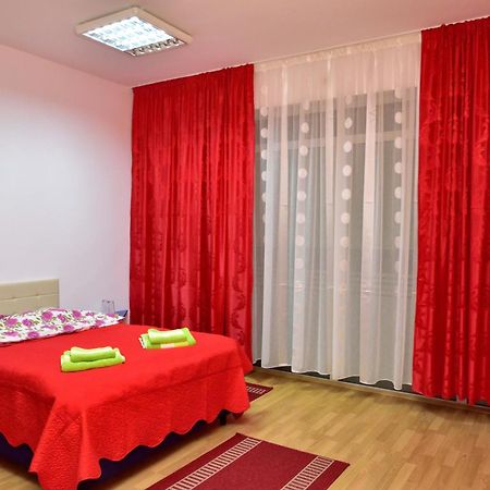 Pensiunea La Safari Târgu Neamț Zewnętrze zdjęcie
