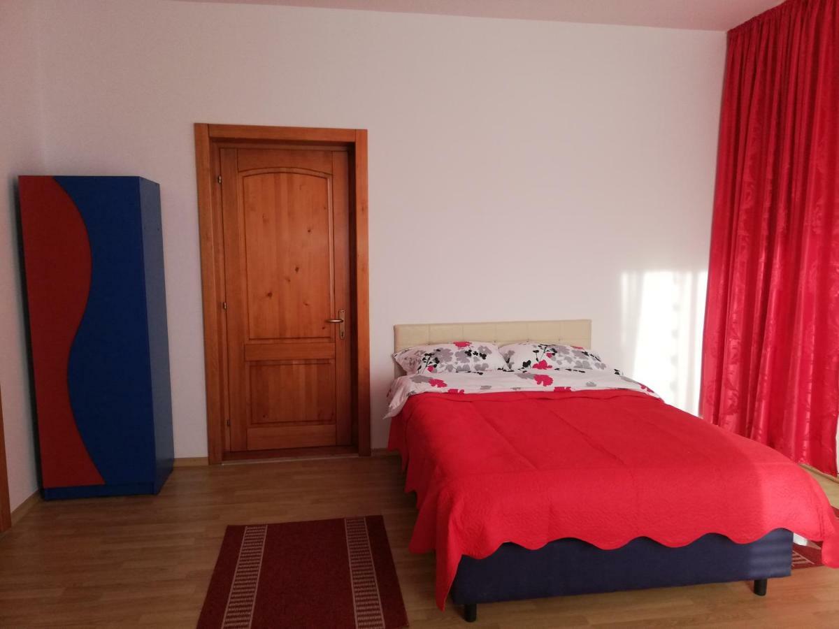 Pensiunea La Safari Târgu Neamț Zewnętrze zdjęcie