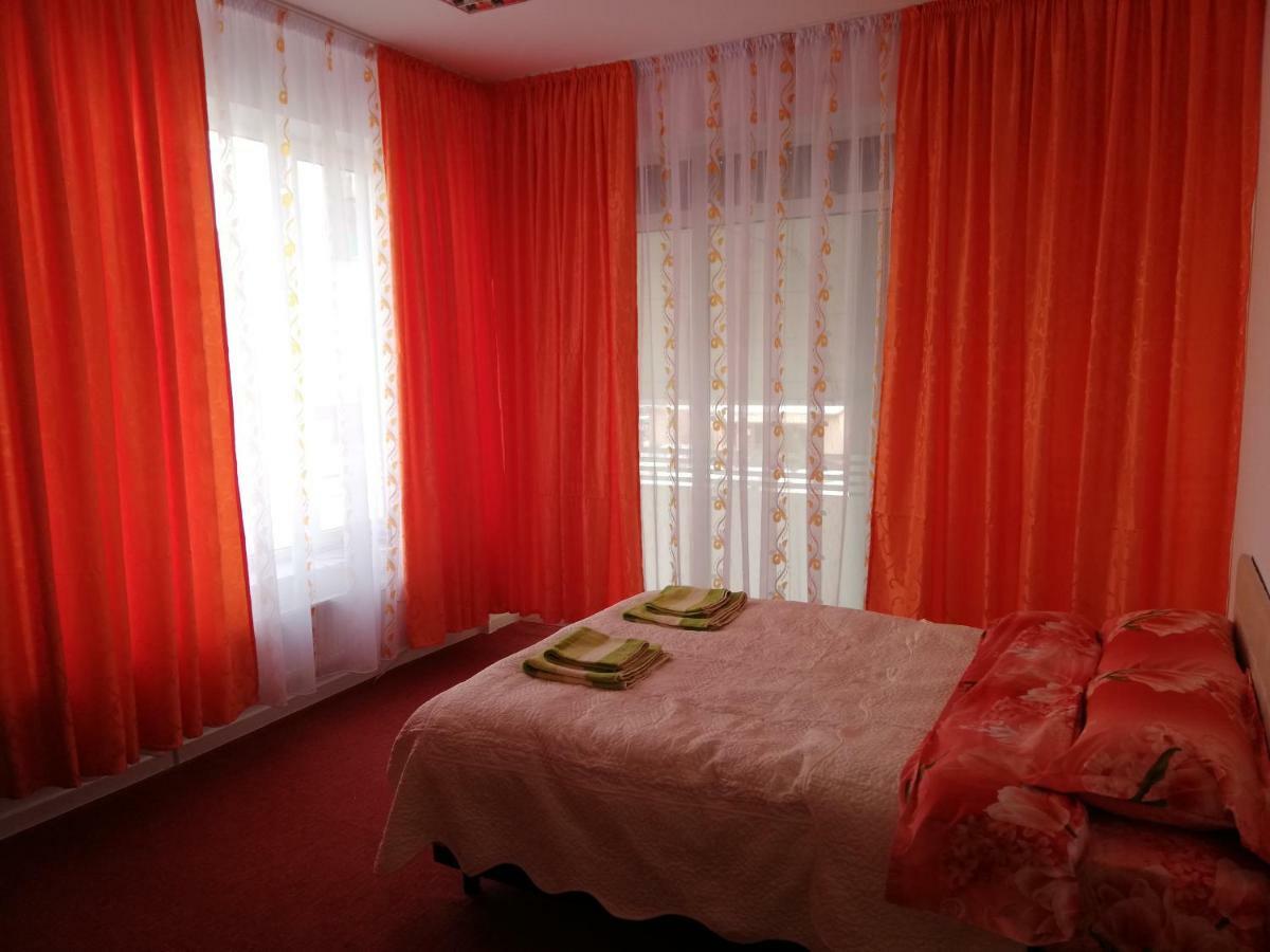 Pensiunea La Safari Târgu Neamț Zewnętrze zdjęcie