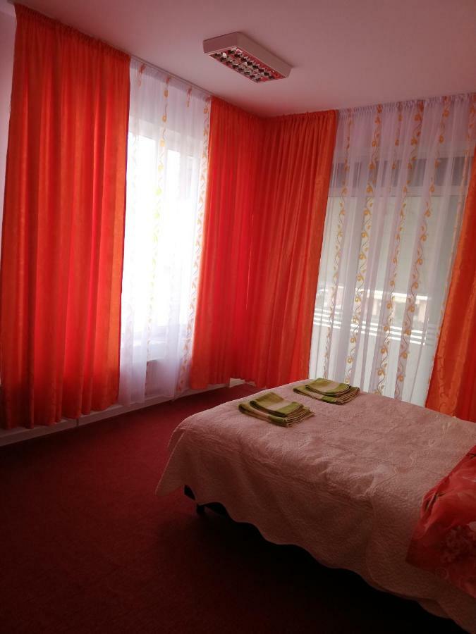 Pensiunea La Safari Târgu Neamț Zewnętrze zdjęcie